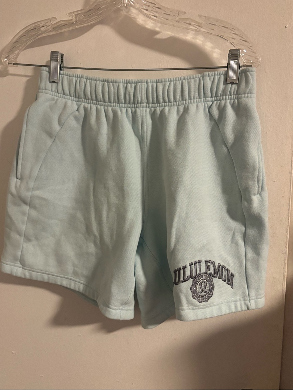 Lululemon Mint Blue Fleece Shorts Embroidered Logo Size Small
(1097)